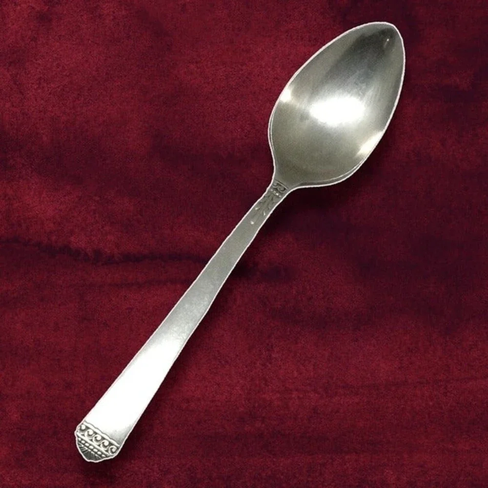 Oneida / 1881 Rogers Surf Club Teaspoon-Community Plate-Vintage-Art Deco-Minimal